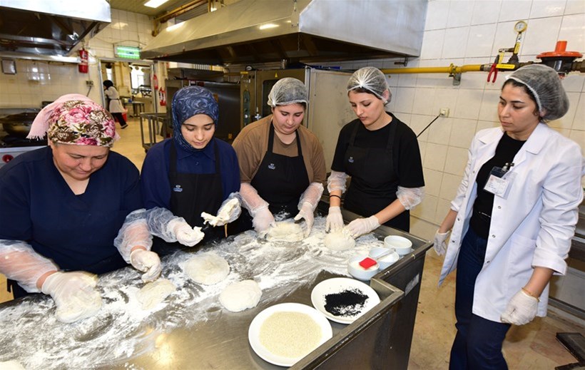 “NİNEMİN TARİFLERİ” MENÜSÜNDE RAMAZAN PİDESİ