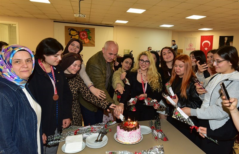 8 Mart Dünya Kadınlar Günü’nde Ödüllü Bilek Güreşi Turnuvası