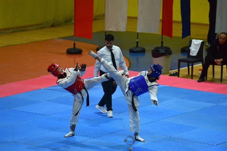 Osmaniye'de Okul Sporları Gençler Taekwondo Grup Müsabakaları Tamamlandı