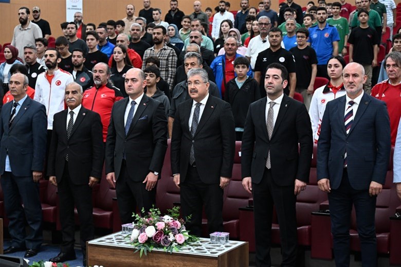 Amatör Spor Haftası Kutlama Etkinlikleri Kapsamında “Sporun Enleri Ödül Töreni” Kültür, Sanat ve Kongre Merkezi'nde Yapıldı